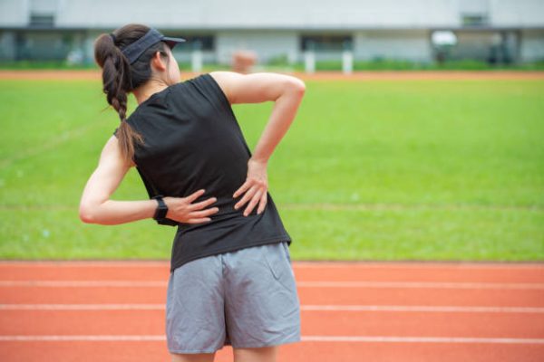 10 Tips Mengurangi Risiko Cedera Pinggang Saat Olahraga