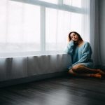5 Cara Menghadapi Perasaan Kesepian