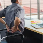 7 Cara Biar Gak Sakit Belakang Saat Lama Duduk