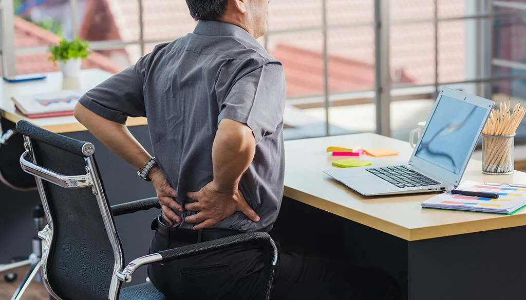 7 Cara Biar Gak Sakit Belakang Saat Lama Duduk
