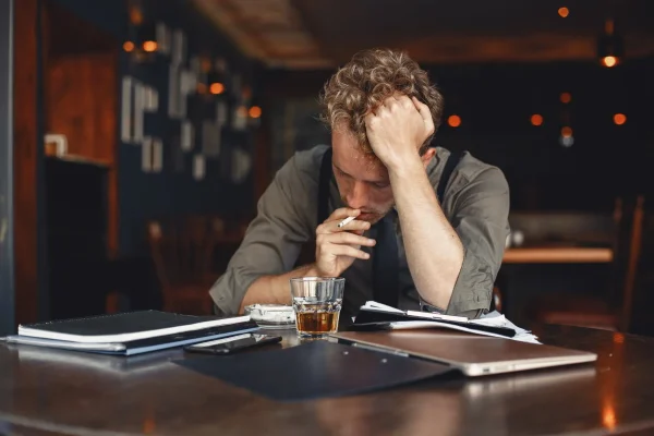 10 Kebiasaan Buruk yang Diam-diam Merusak Mental 10 Kebiasaan Buruk yang Diam-diam Merusak Mental