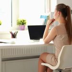 10 Posisi Duduk yang Baik agar Paha Tidak Tertekan